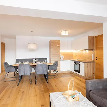 Apartment Laerchenhof 202 *